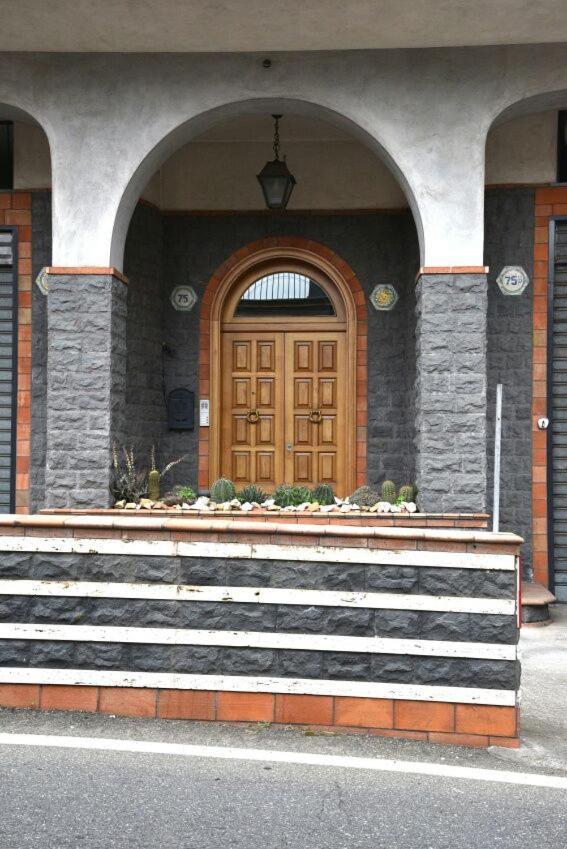 Casa Zu' Saru Giarre Exterior foto